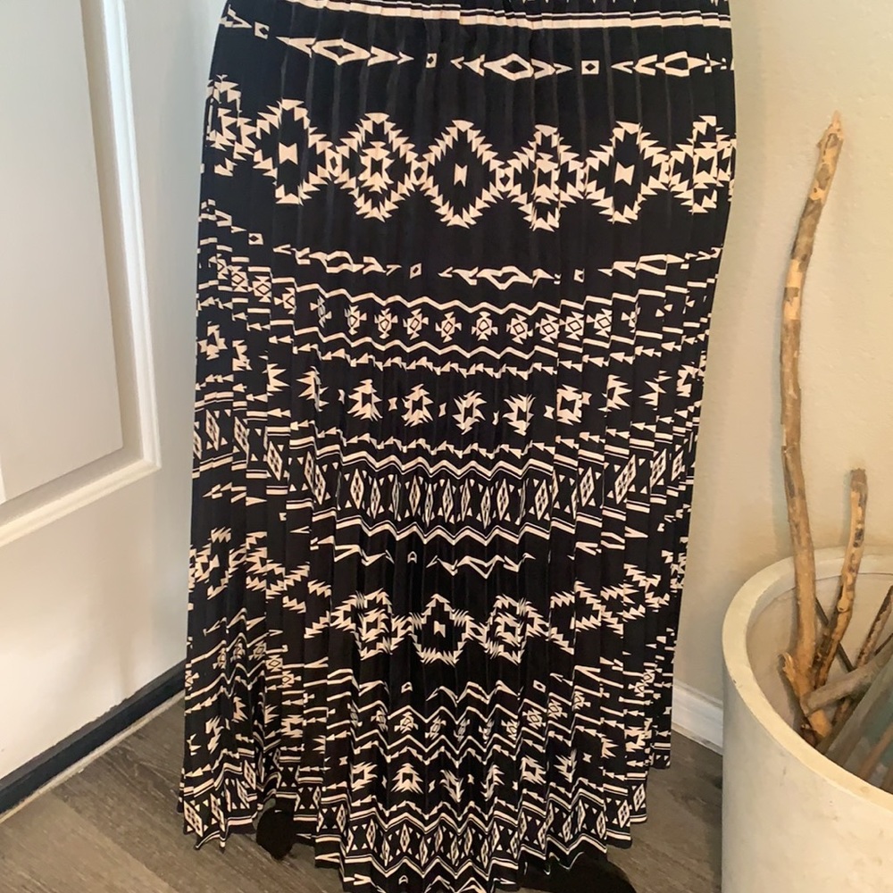 LuLaRoe | Black and Beige Aztec Print Pleated Skirt | Small - Picture 4 of 10